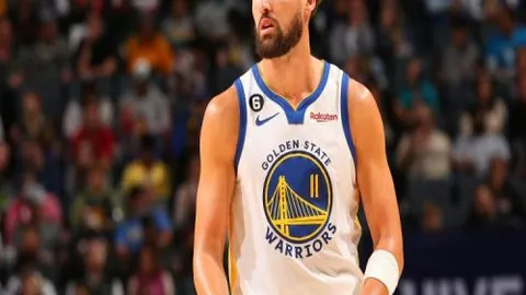 詹姆斯父子场上对决引热议，父子同场未来走向未定